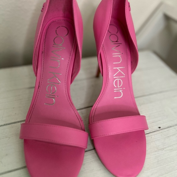 Calvin Klein Pink Heels Elegant Design - Picture 2 of 7